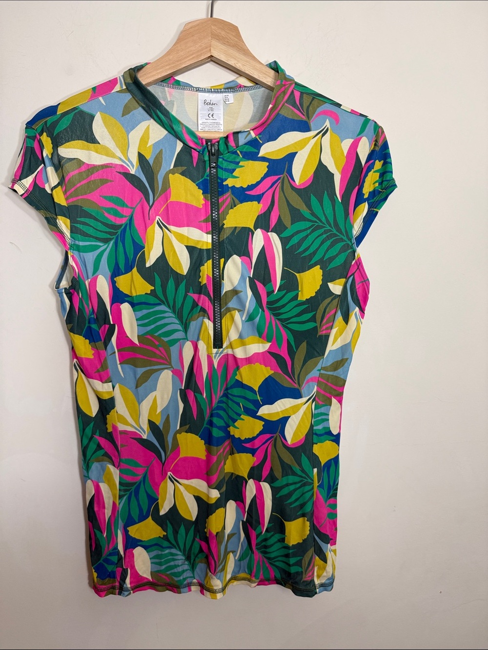BODEN SHORT SLEEVE RASH GUARD TOP US 6